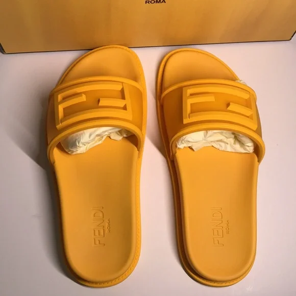 NEW - FENDI Logo-Embossed Baguette Rubber Slide Sandals - Yellow Size US 7